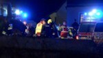 Trabajadores de rescate en la escena del accidente en el distrito de Baden, donde una bola bomba mató a un joven de 23 años.  (Imagen: APA/DOKU-NOE.AT)