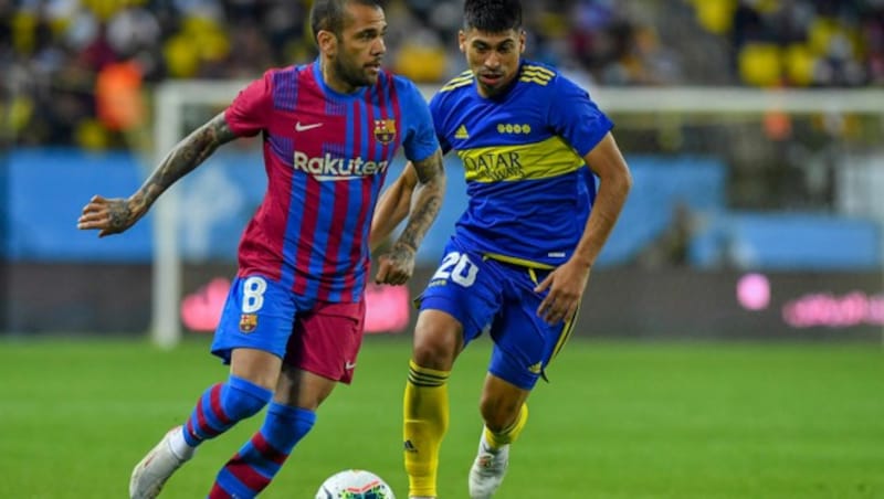 14. Dezember 2021: Dani Alves spielt erstmals seit über fünf Jahren wieder für den FC Barcelona - im Freundschaftsmatch gegen Boca Juniors (Bild: APA/AFP)