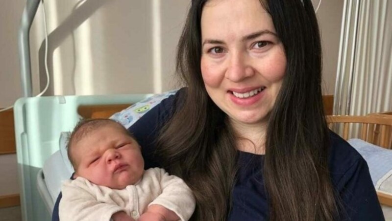 Mama und Neujahrsbaby Andreas sind wohlauf (Bild: zVg)