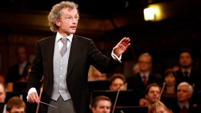 Franz Welser-Möst dirigierte bereits das Neujahrskonzert 2011 und 2013 das Neujahrskonzert. 2023 wird er wieder bei den Wiener Philharmonikern am Pult stehen. (Bild: APA/GEORG HOCHMUTH)