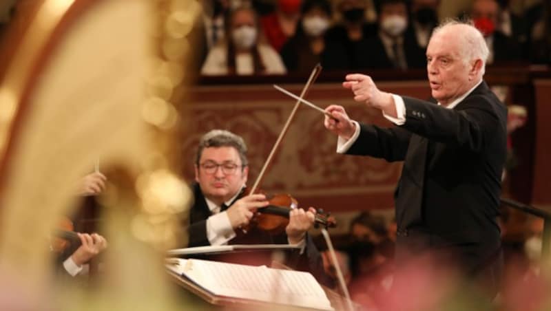 Daniel Barenboim dirigierte das Neujahrskonzert 2022. (Bild: APA/DIETER NAGL)