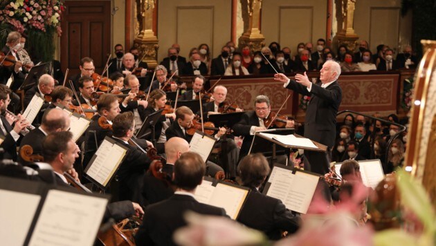 Daniel Barenboim dirigierte 2022 zum dritten Mal das Neujahrskonzert. (Bild: APA/DIETER NAGL)
