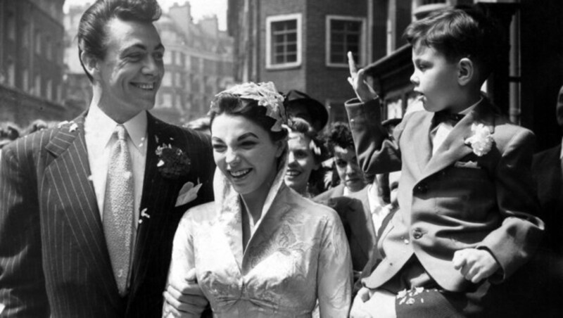 1952 heiratete die damals 19-jährige Joan Collins den Schauspieler Maxwell Reed in London. (Bild: Personalities / TopFoto / picturedesk.com)