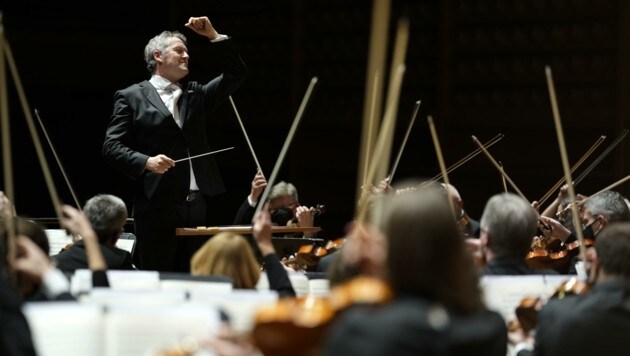 Markus Poschner und das spielfreudige Bruckner Orchester. (Bild: reinhard winkler)