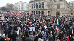 Demo gegen Corona-Maßnahmen auf der Ringstraße. (Bild: APA/FLORIAN WIESER)