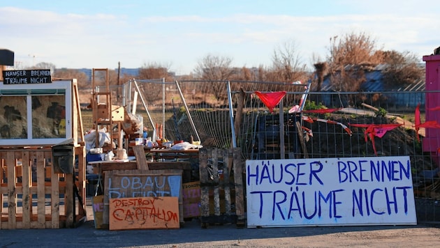 Besetzte Baustelle in der Hirschstettner Straße (Bild: Zwefo)