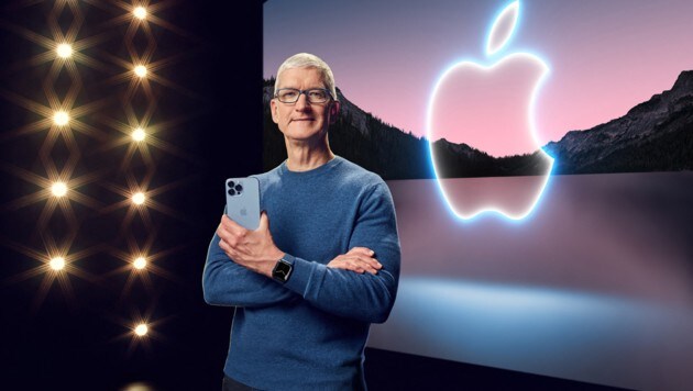Im September stellt Apple-Chef Tim Cook die 14. iPhone-Generation vor. Im Vorfeld brodelt die Gerüchteküche. (Bild: APA/AFP/Apple Inc./Handout)