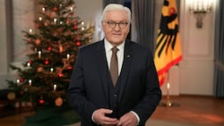 Der deutsche Bundespräsident Frank-Walter Steinmeier bei seiner Weihnachtsansprache. Er soll für fünf weitere Jahre Staatsoberhaupt bleiben. (Bild: AP)