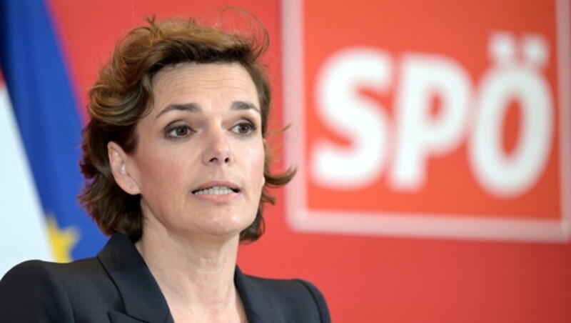 Pamela Rendi-Wagner stellte neue Schwerpunkte vor, um „Österreich wieder voranbringen“, wie der Slogan der Neujahrsklausur lautet. (Bild: APA/ROLAND SCHLAGER)