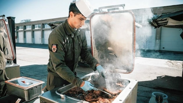 Die Feldverpflegung erfolgt mit heimischen Lebensmitteln. (Bild: Bundesheer/Nicolas Rainer)