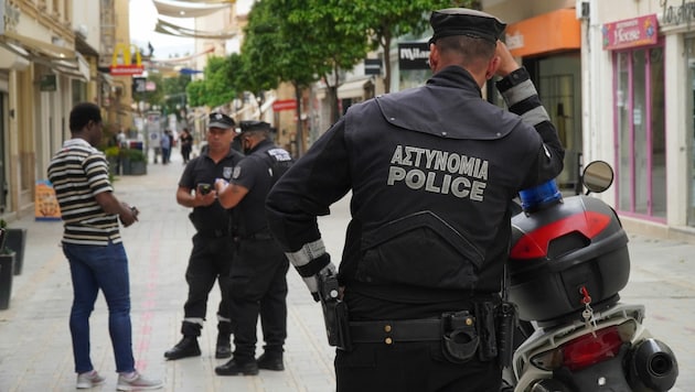 Polizist in Nikosia (Bild: Roy ISSA / AFP)