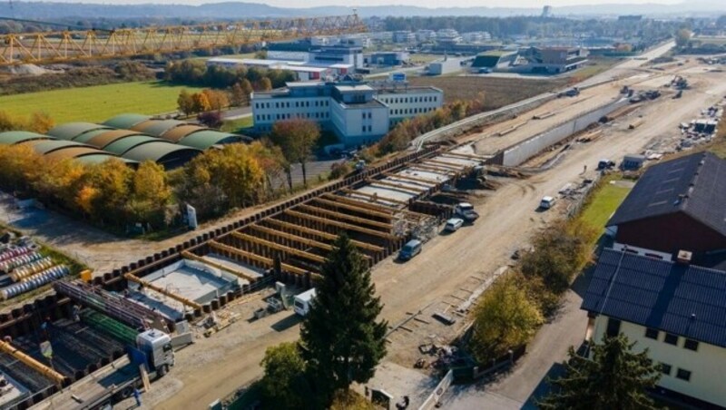 Mehr als die Hälfte des Rohbaus der Unterflurtrasse am Grazer Flughafen ist bereits fertiggestellt. (Bild: ÖBB/Chris Zenz)