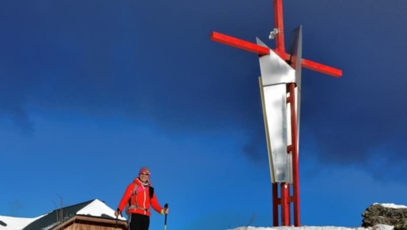 Das tolle Mugel-Gipfelkreuz wurde von einem Niklasdorfer Künstler entworfen (Bild: Weges)