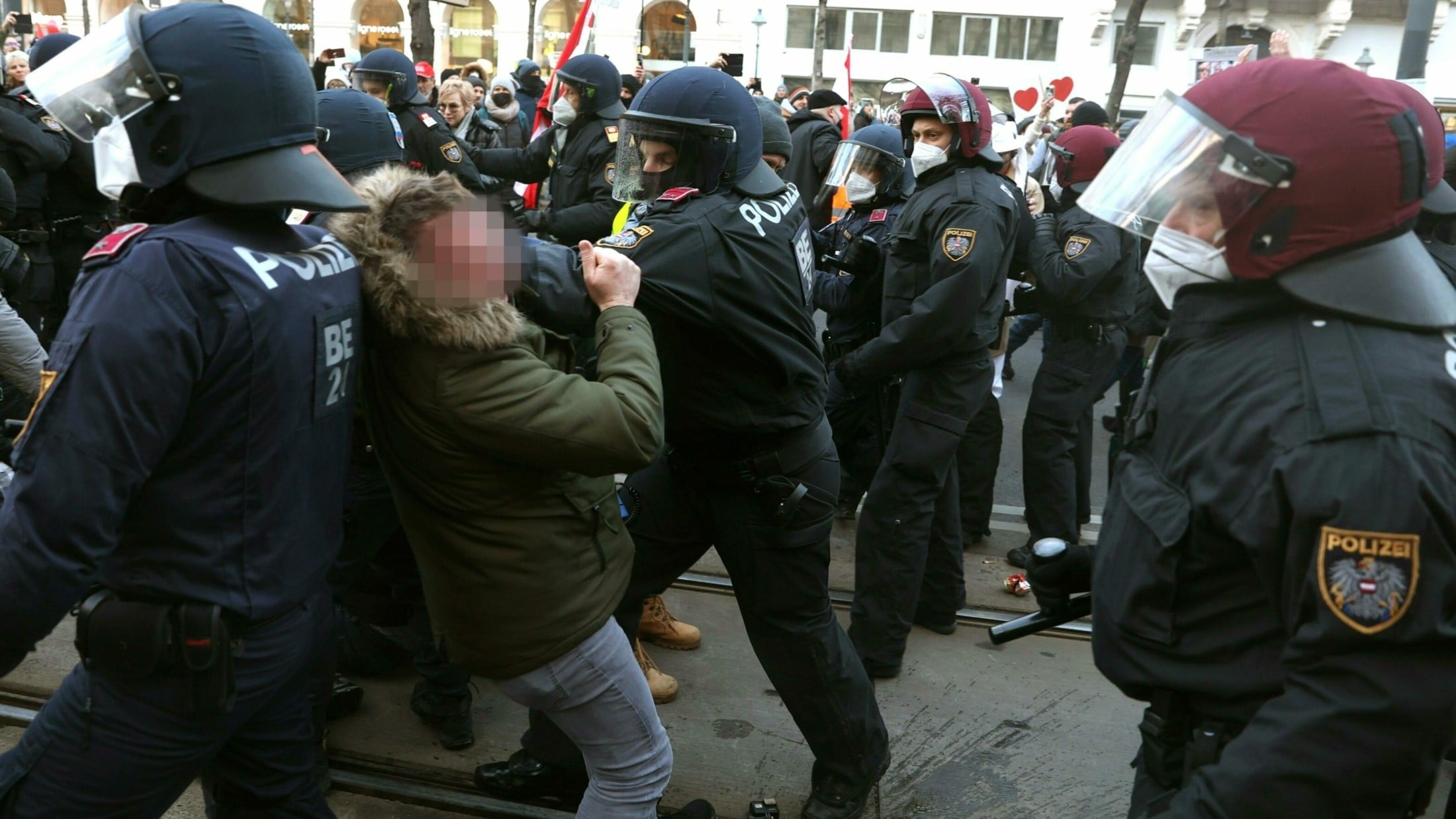 Festnahmen, Anzeigen - Corona-Demo In Wien: Polizei Zieht Bilanz | Krone.at