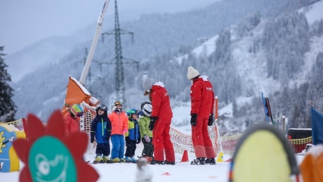 Skikurse wurden während der Weihnachtsferien gut gebucht, die Schulen bleiben heuer aus (Bild: Scharinger Daniel)
