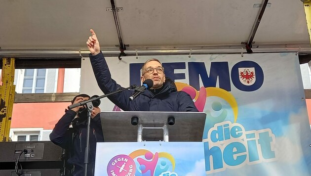 Herbert Kickl bei seiner Rede am Innsbrucker Landhausplatz. (Bild: Manuel Schwaiger)