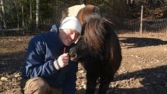 Andreas Nussbaumer mit Pony Wendy. (Bild: Charlotte Titz)