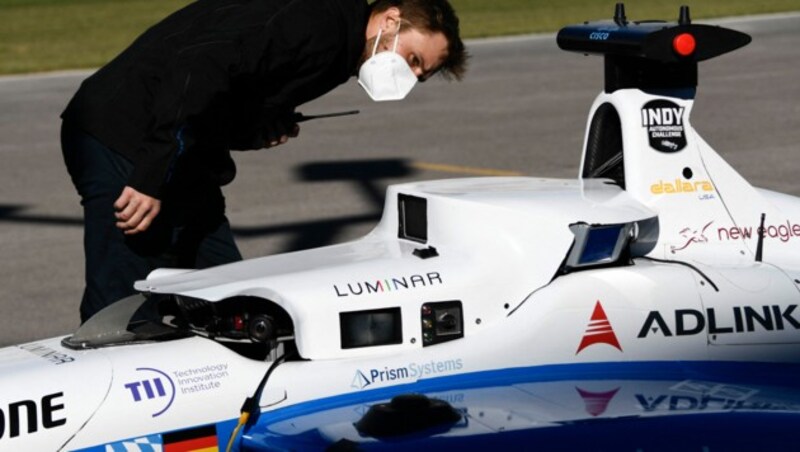 Das Team der Technischen Universität München belegte mit seinem autonomen Rennwagen den zweiten Platz. (Bild: AFP)