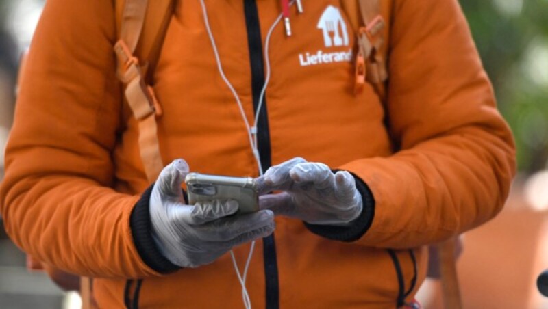 Die Winterausstattung der Kuriere werde laut Angaben um Thermounterwäsche erweitert. (Bild: AFP)