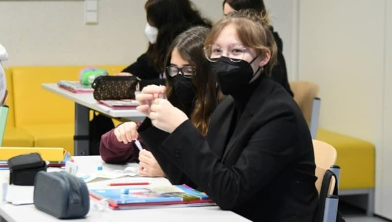 Noch sind die meisten Schüler in ihren Klassen. (Bild: P. Huber)