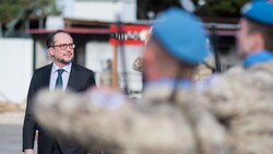 Außenminister Alexander Schallenberg stattete den österreichischen Soldaten der UNO-Blauhelmmission im Libanon einen Besuch ab. (Bild: APA/BMEIA/MICHAEL GRUBER)