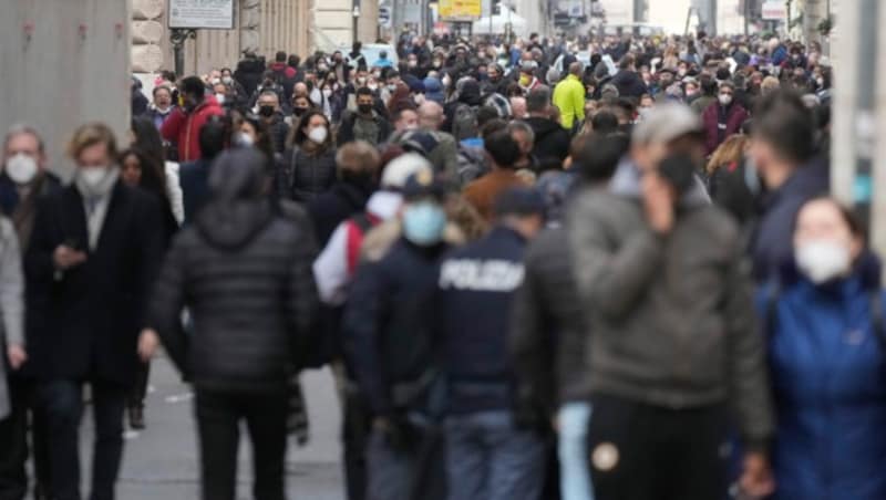 Menschenmassen in Rom (Bild: The Associated Press)