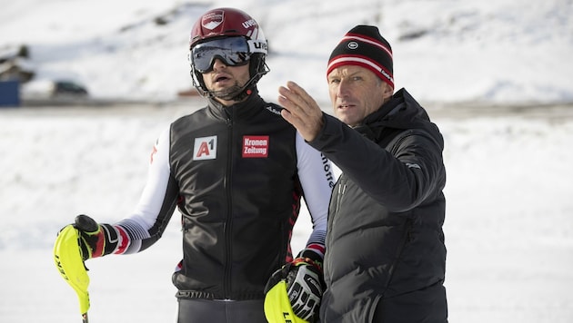 An drei Olympischen Spielen nahm Hubert Strolz (re.) teil. In Calgary gewann er in der Kombination Gold. Die Chancen, dass sein Sohn Hannes in Peking starten wird, sind weiter gewachsen. (Bild: Maurice Shourot)