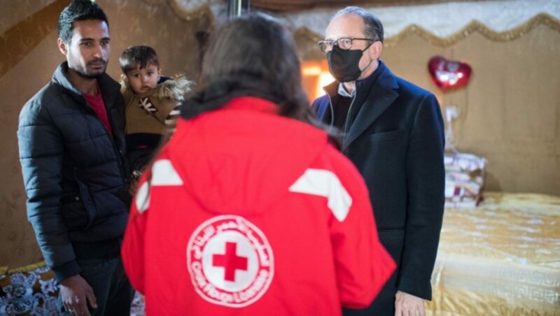 Außenminister Alexander Schallenberg (ÖVP) besichtigte anlässlich seiner Libanon-Reise das Flüchtlingscamp „Haouch er-Refqah“ in Baalbek im Libanon. (Bild: APA/BMEIA/MICHAEL GRUBER)