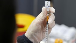 In den USA soll ab September der auf die Omikron-Variante angepasste Corona-Impfstoff verabreicht werden. (Bild: AFP/Jack Guez)