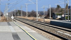 In diesem Gleisbereich nahe Sollenau wurden Vater und Tochter vom Zug erfasst. (Bild: Thomas Lenger/monatsrevue.at)