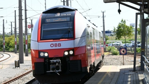 Die S-Bahn ist das Rückgrat des öffentlichen Nahverkehrs – lange wurde zugunsten von Fernverbindungen aber beim Ausbau gespart. Das soll sich bald ändern, heißt es von den ÖBB. (Bild: Huber Patrick)