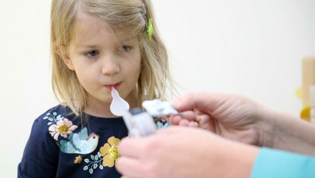 In Kindergärten wird mittels Schleckertest nach dem Virus „gefahndet“. (Bild: Tröster Andreas)