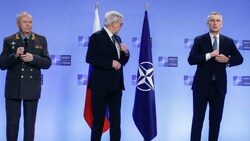 Die Differenzen zwischen NATO-Generalsekretär Jens Stoltenberg (rechts) und dem russischen Vize-Außenminister Alexander Gruschko sind weiterhin immens. (Bild: AP/Olivier Hoslet)