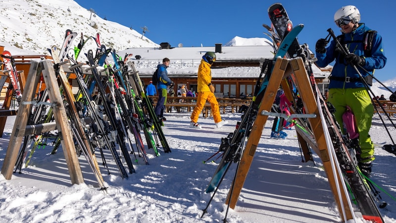 Conservationists criticize the many cigarette butts in ski resorts. (Bild: APA/EXPA/Johann Groder)