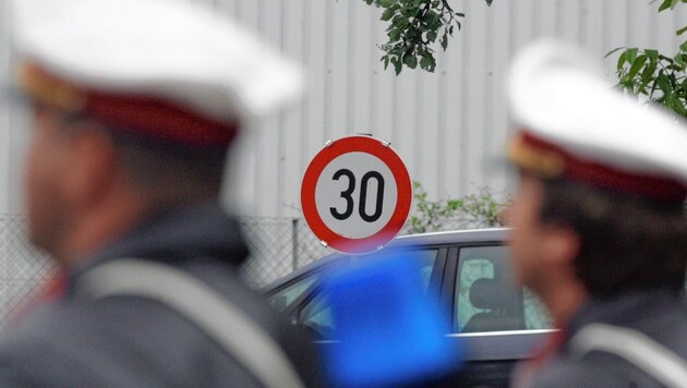 Mit der Novelle der Straßenverkehrsordnung (StVo) werden 30er-Zonen im Ortsgebiet leichter durchführbar. (Bild: KRONEN ZEITUNG)