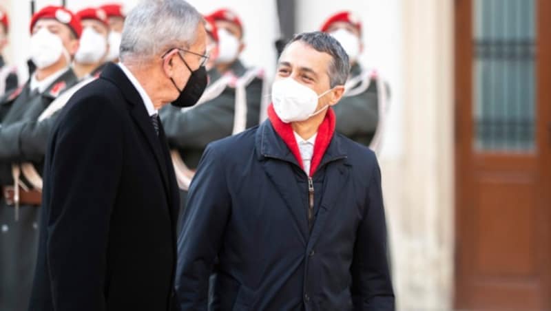 Ignazio Cassis und Alexander Van der Bellen (Bild: AP/Lisa Leutner)