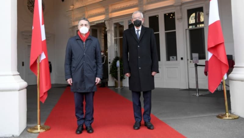 Der Schweizer Präsident Ignazio Cassis und Bundespräsident Alexander Van der Bellen (Bild: APA/ROLAND SCHLAGER)