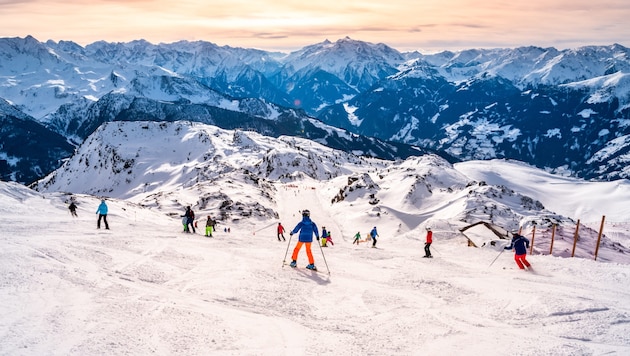 There are currently crashes on Tyrol's ski slopes every day (symbolic image). (Bild: ©Sina Ettmer - stock.adobe.com)