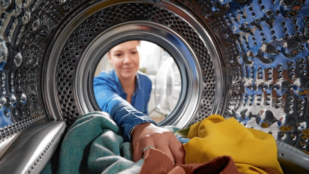 Nižší teploty při mytí pomáhají snižovat náklady na energii. (Bild: Monkey Business - stock.adobe.com)