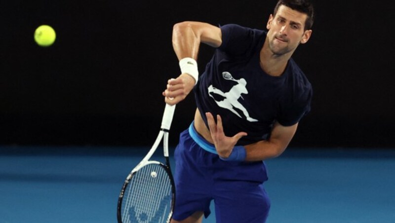 Djokovic beim Training (Bild: APA/AFP/MARTIN KEEP)