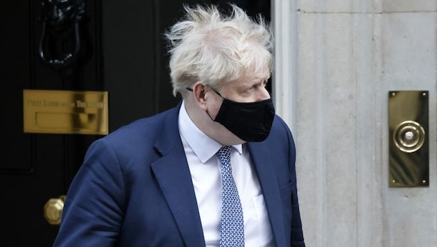 Boris Johnson hat zunehmend Erklärungsbedarf - seine Mitarbeiter haben teils ausfallende Partys gefeiert, während sich der Rest der Bevölkerung isolieren musste. (Bild: AFP/Tolga Akmen)