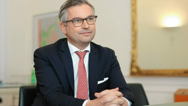 Anti-Teuerungs-Paket: Finanzminister Magnus Brunner (ÖVP) hält das Ausmaß der riesigen Zahlungen für leistbar. (Bild: Peter Tomschi)
