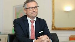 Anti-Teuerungs-Paket: Finanzminister Magnus Brunner (ÖVP) hält das Ausmaß der riesigen Zahlungen für leistbar. (Bild: Peter Tomschi)