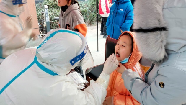 Testungen laufen in China auf Hochtouren. (Bild: AP)