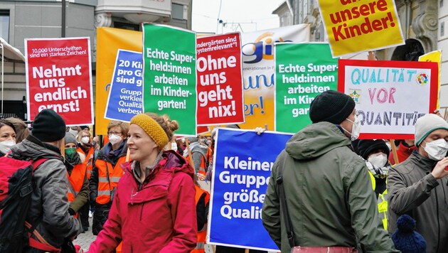 Im November 2021 wurde in Graz für bessere Bedingungen in Kindergärten und -krippen demonstriert. (Bild: Sepp Pail)