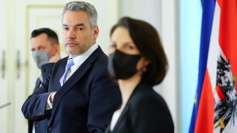 Sonntägliche Pressekonferenz im Bundeskanzleramt (Bild: APA/TOBIAS STEINMAURER)