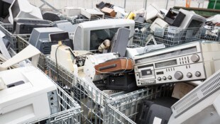 Im Elektroschrott stecken unter anderem 29 kritische und somit wirtschaftlich wichtige Rohstoffe ...