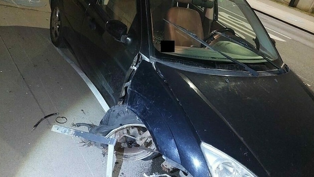 Das Auto wurde bei der Spritztour schwer beschädigt. (Bild: LPD WIEN)