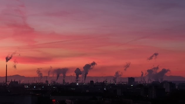 Und noch ein bisschen mehr CO2 in der Linzer Luft (Bild: Werner Pöchinger)