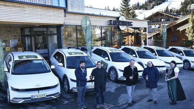 Sechs E-Autos hat sich der Klimaberg Katschberg, der bis 2030 CO2-neutral werden möchte, für die Gäste angeschafft. (Bild: Holitzky Roland)